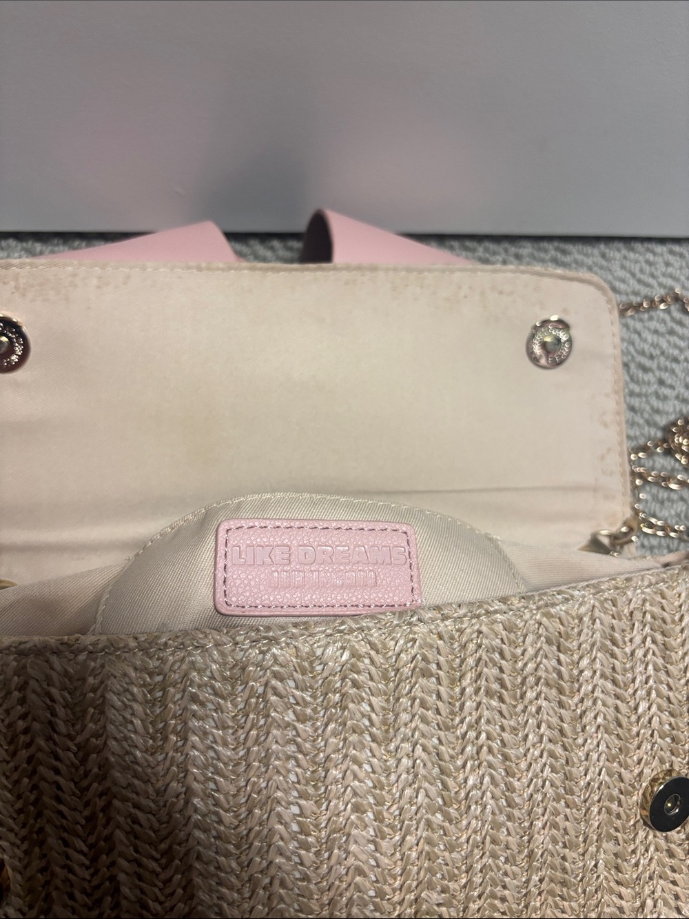 Straw Clutch Wristlet with Pink Bow and Gold Chain - Picture 3 of 5